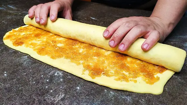 Сдобные булочки с яблоками