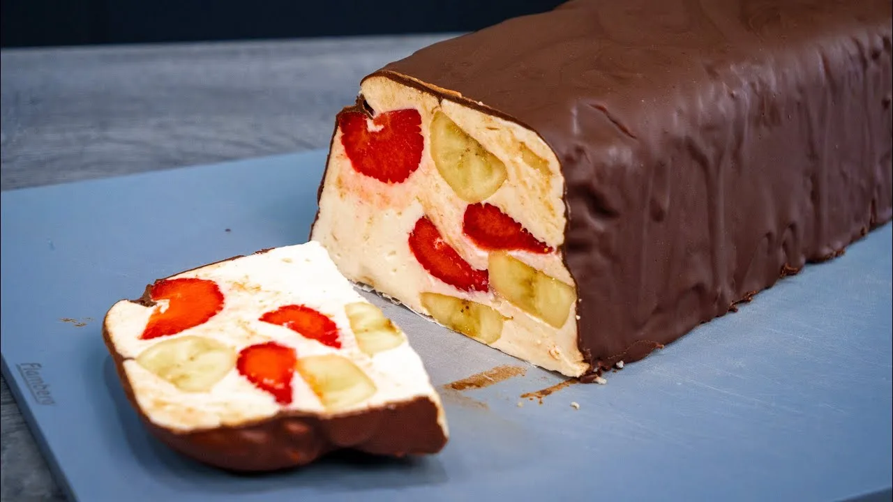 Творожно-фруктовый десерт с клубникой и бананом