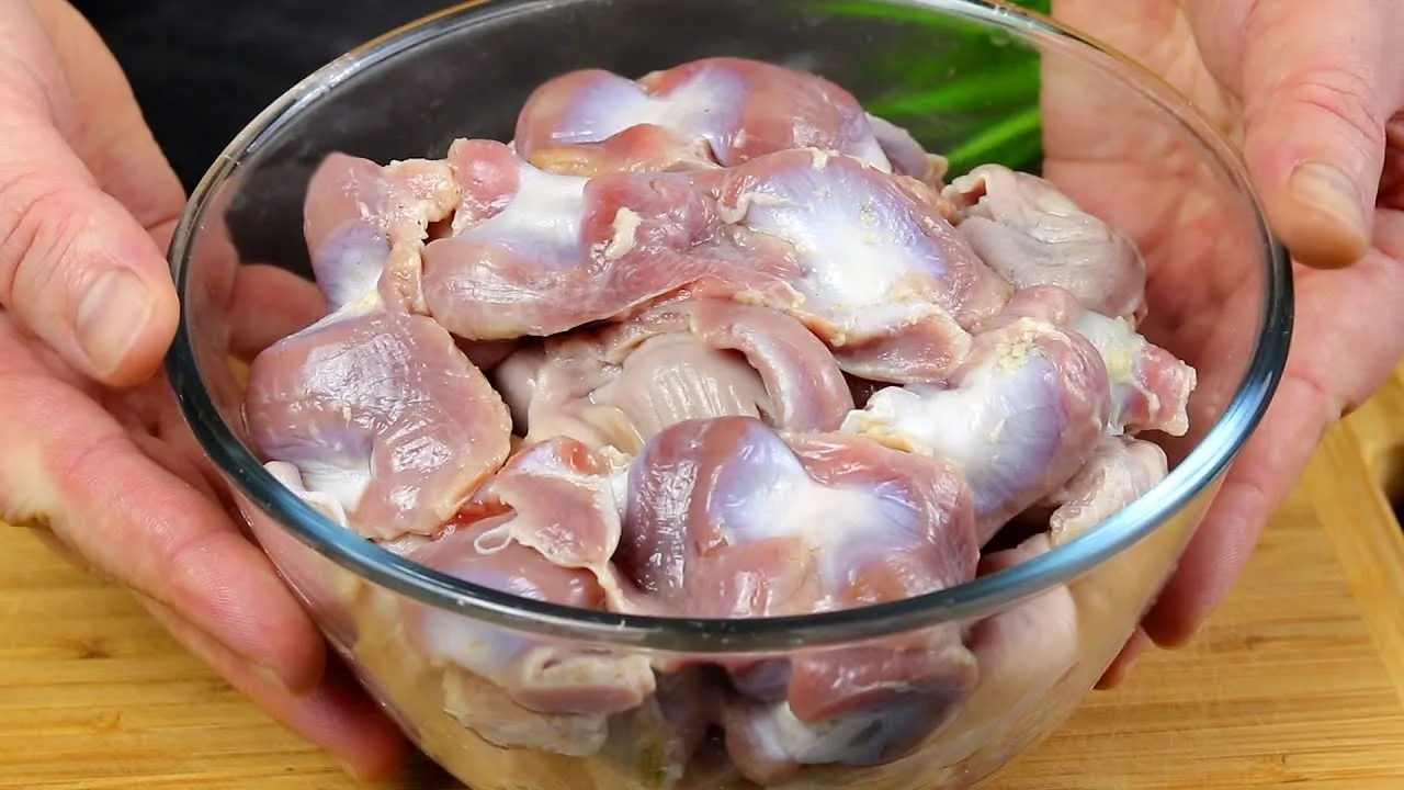Куриные желудочки на сковородке