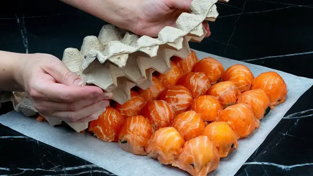Лосось со сливочным сыром, грибами и картофельным пюре
