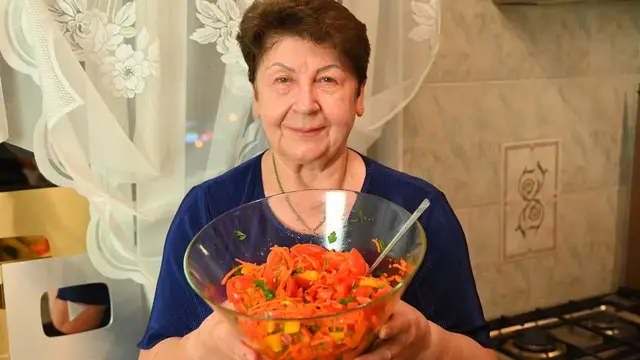 Простой салат из корейской морковки