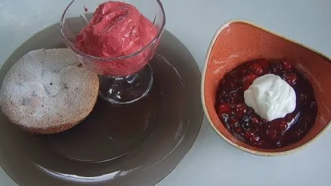 Ягодная запеканка, кисель, малиновый сорбет