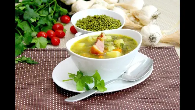 Густой суп с машем и копченостями