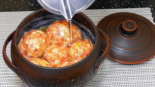 Гречневая каша с котлетами в горшочке