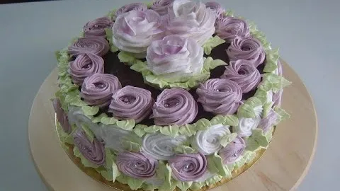 Кремовый торт с персиками