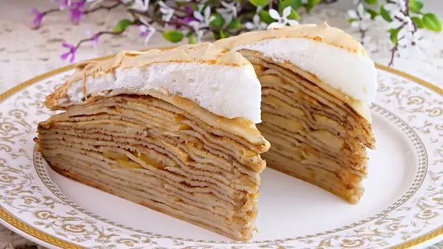 Блинный пирог с яблоками и корицей