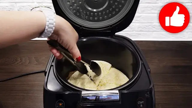 Быстрые пирожки с колбасой и сыром