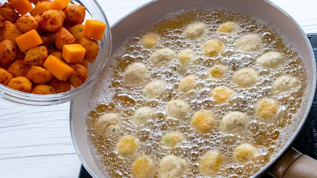 Картофельные пончики с сыром