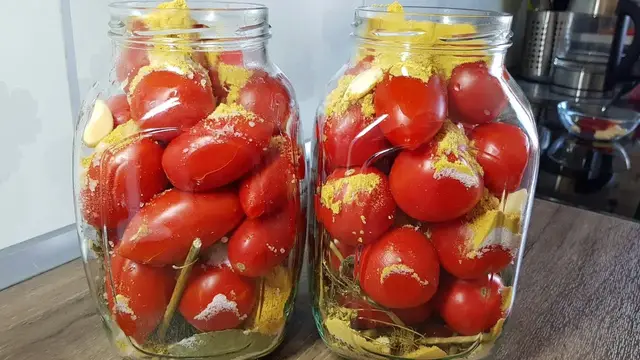 Квашеные помидоры с горчицей