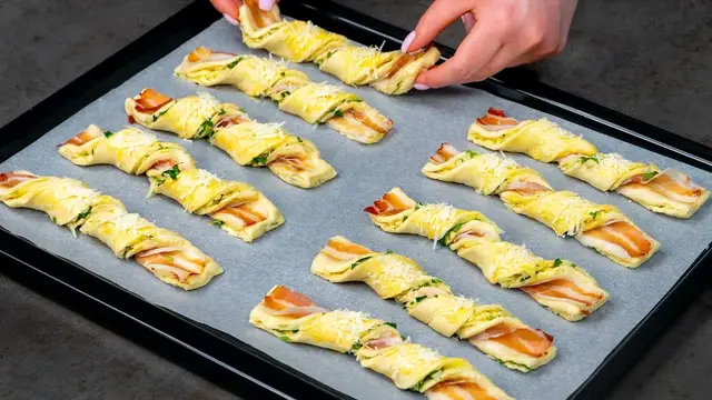 Слойки с беконом и моцареллой