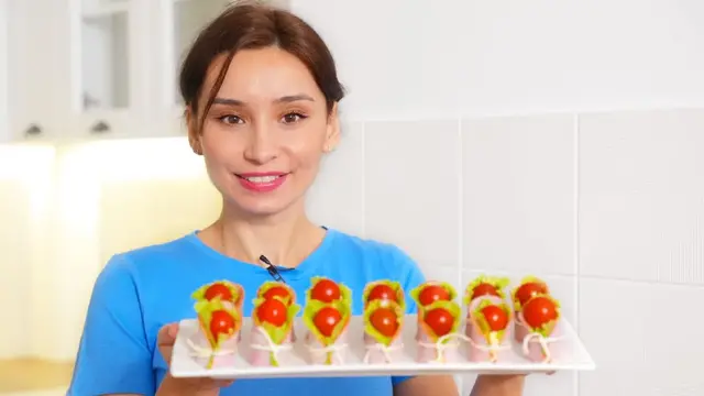 Закуска с ветчиной, сыром и помидорами на Новый год или Рождество