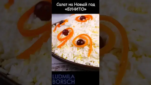 Лёгкий салат с курицей, морковью и яйцом