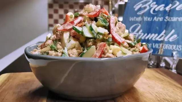Салат с мясом на праздничный стол и каждый день 