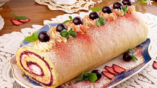 Бисквитный рулет с фруктовым джемом и кремом из творожного сыра!