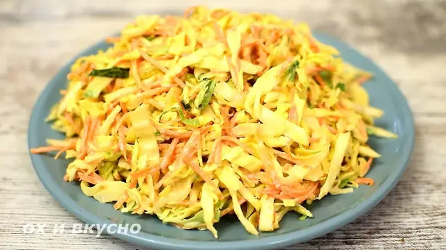 Вкусный, сочный салат из молодой капусты