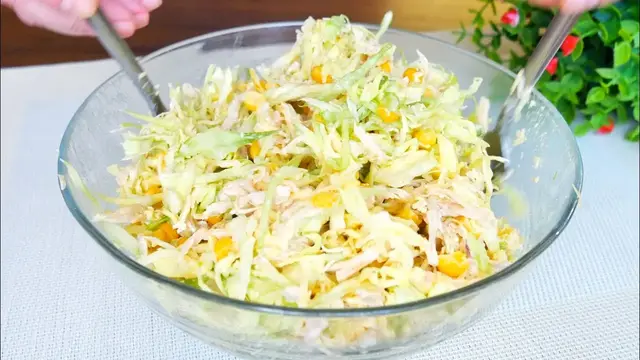 Святковий салат з курячою грудкою без майонезу