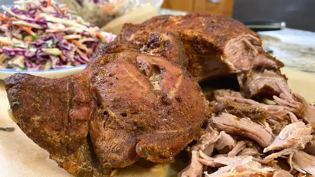 Вкусная и сочная свинина в духовке 