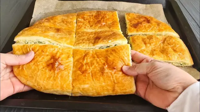 Отрывной пирог с яйцом и зелёным луком 