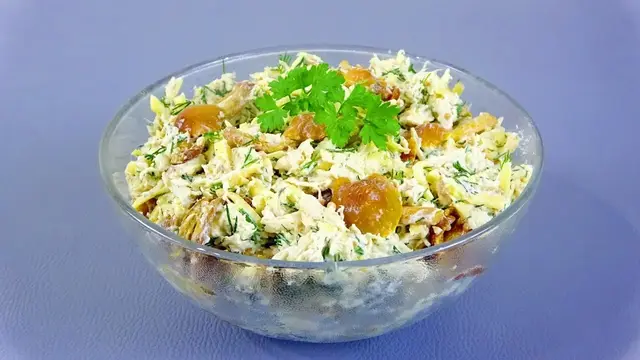 Божественный салат с курицей и грибами 