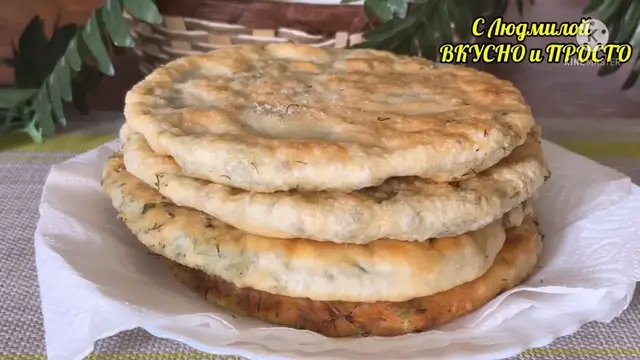 Лепёшки с зеленью на сковородке
