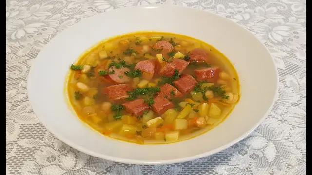 Вкусный наваристый супчик с колбаской и бобовыми