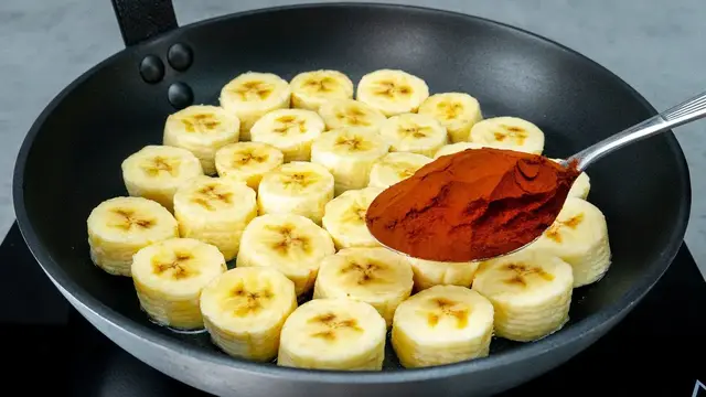 Вкусный пирог с бананами на сковороде