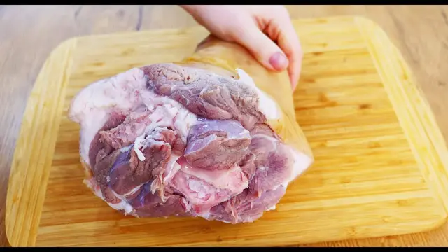 Знаменитая мясная закуска из рульки