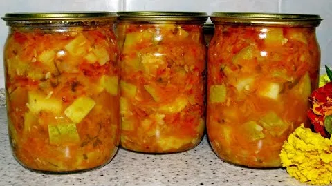 Маринованный салат из кабачков 