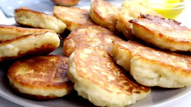 Пухленькие оладушки с яблоками
