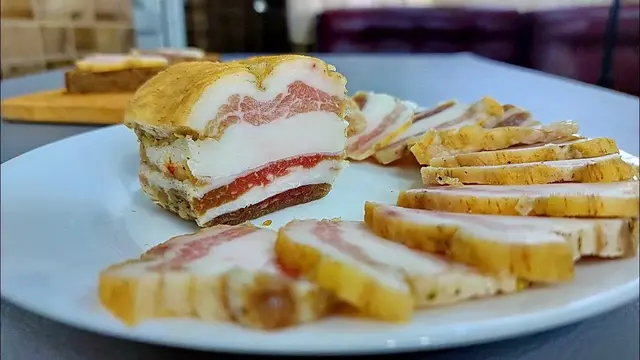 Закуска из свиной грудинки