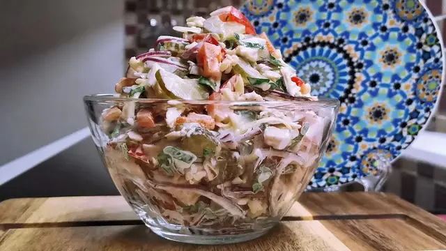 Салат с курицей и сыром 