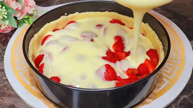 Вкусный пирог с клубникой