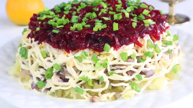 Необыкновенно вкусный салат с картошкой и яблоком