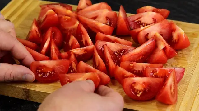 Простая закуска из помидоров и перца