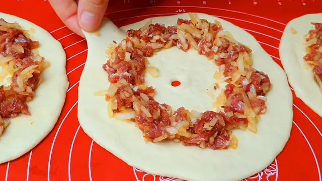 Лепёшки с мясом в казане 