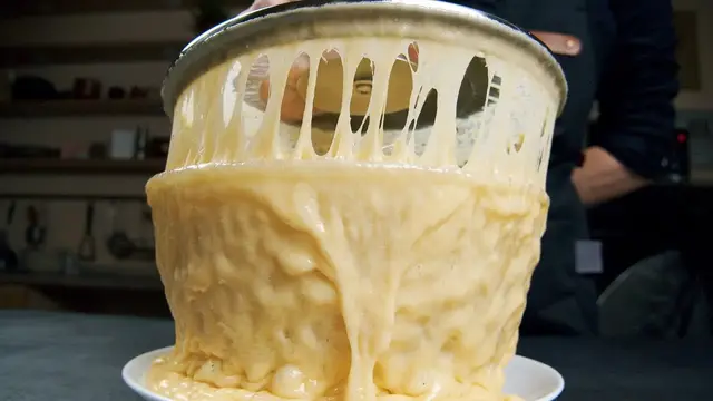 Пористые куличи с яркими начинками