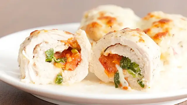 Ароматные рулетики из куриной грудки