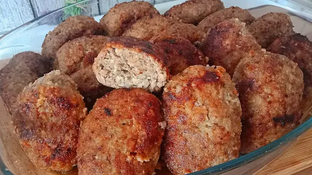 Идеальные сочные вкусные котлеты без добавления яиц , хлеба
