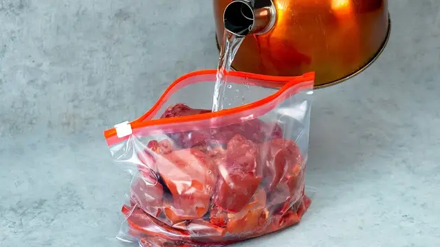 Запеканка из куриной печени с шампиньонами и пикантным соусом