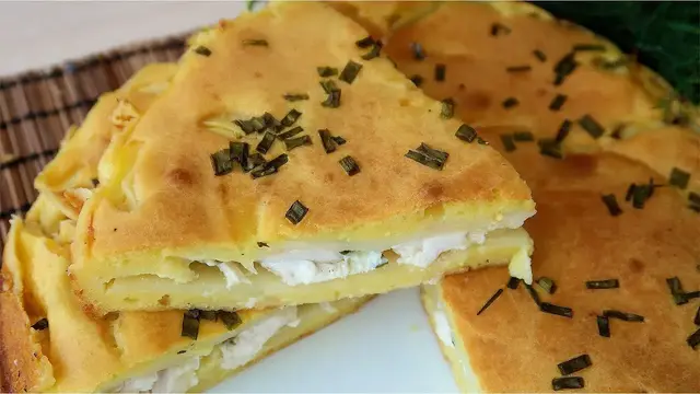 Быстрый заливной пирог с картофелем и курицей