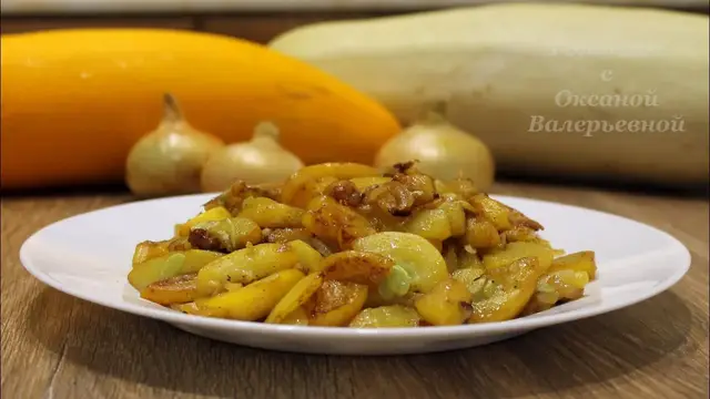 Кабачки жареные с луком