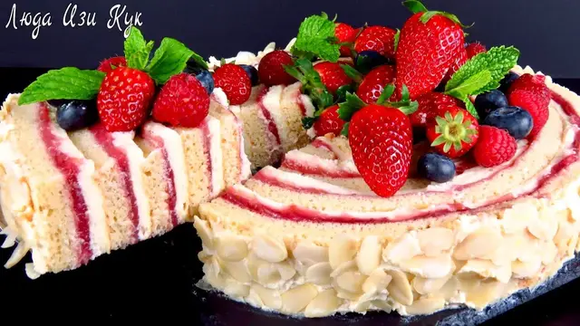 Торт с клубникой