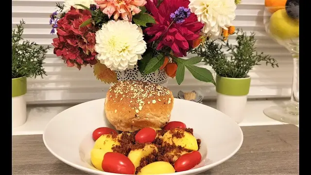 Картошка, заправленная салом и чесноком 