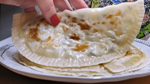Лепешки с начинкой на сухой сковороде