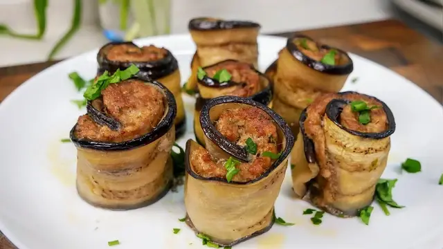 Рулетики из баклажан с начинкой