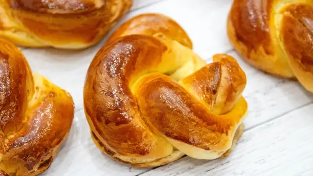 Сдобные булочки с разными начинками