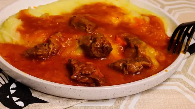 Нежный гуляш на ужин