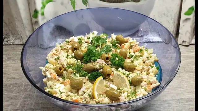 Оливье с крабовыми палочками