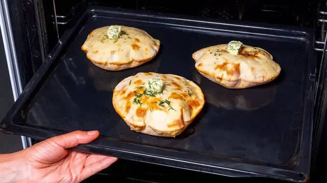 Воздушные лепёшки с ветчиной и сыром