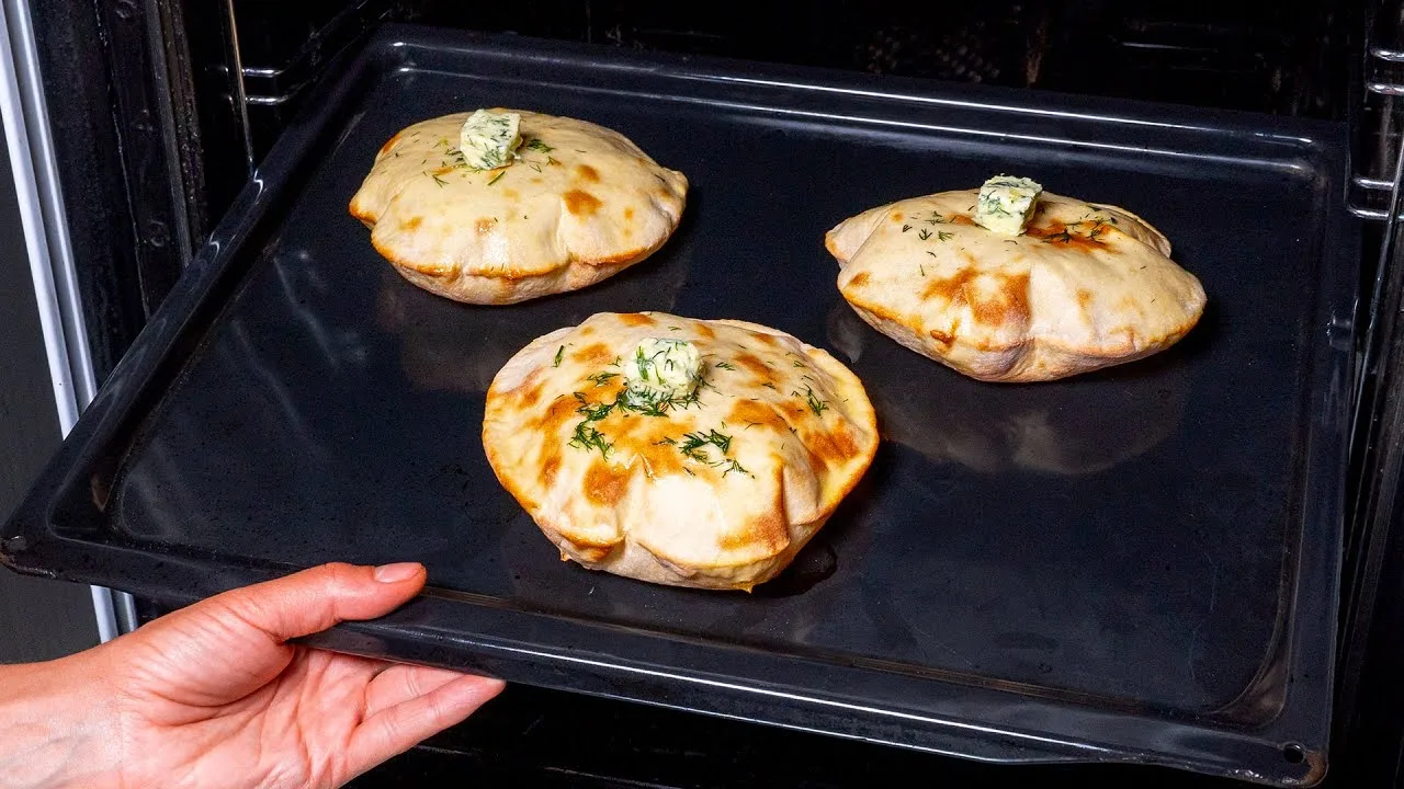 Воздушные лепёшки с ветчиной и сыром